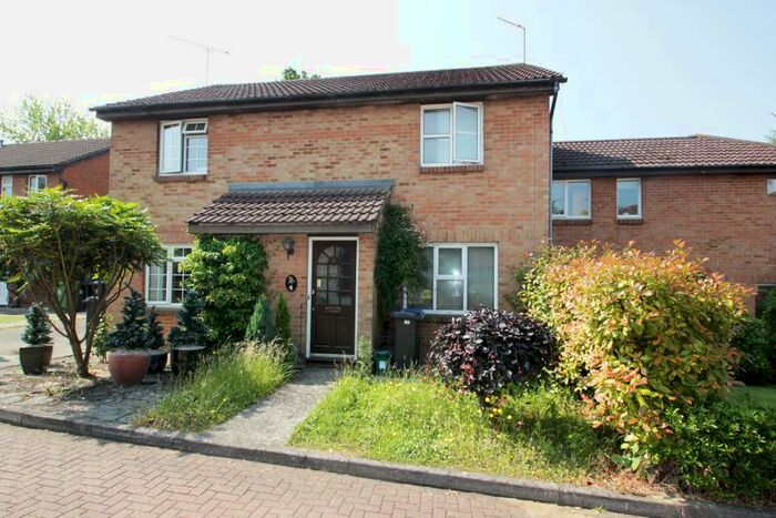 3 Bedroom Terraced House To Rent In Woking, Surrey, GU22