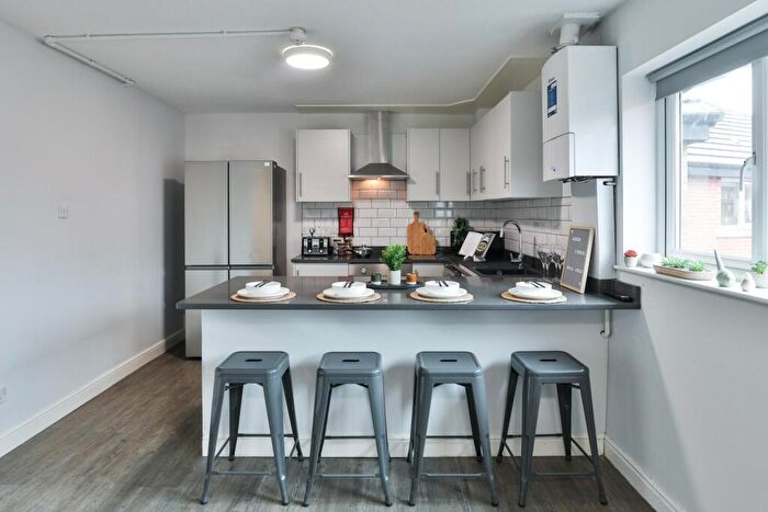 5 Bedroom Flat To Rent In Royal Park Road, Leeds, LS6