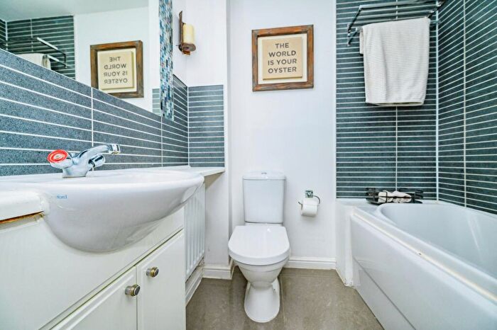 3 Bedroom Terraced House For Sale In Morgan Close, Luton, Bedfordshire, LU4
