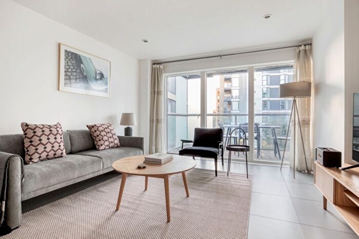 2 Bedroom Flat To Rent In Dance Square, London, EC1V