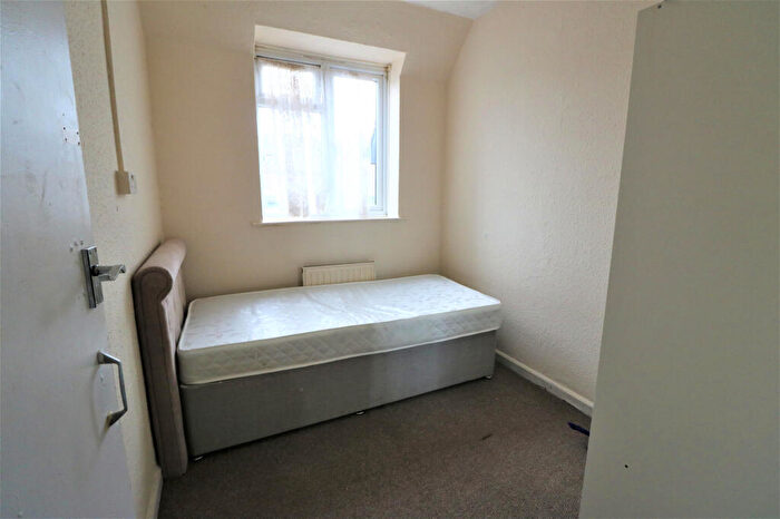 3 Bedroom End Of Terrace House To Rent In Stevens Road, Dagenham, Essex, RM8
