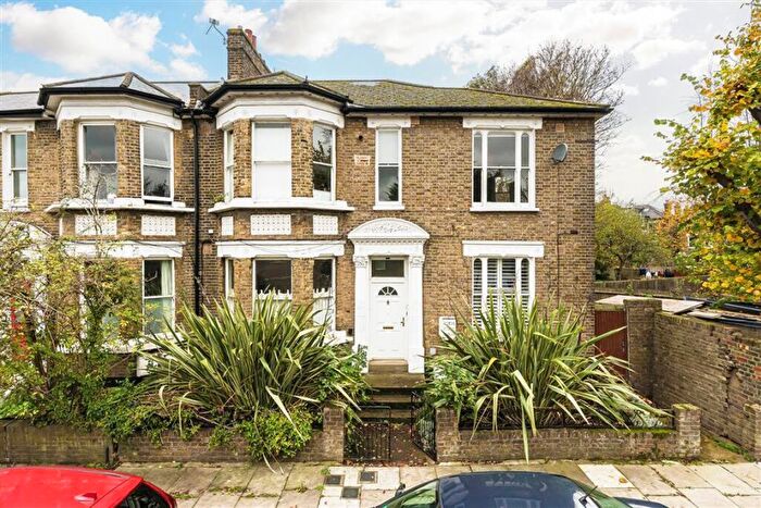 Flat To Rent In Sandbourne Road, Brockley, SE4