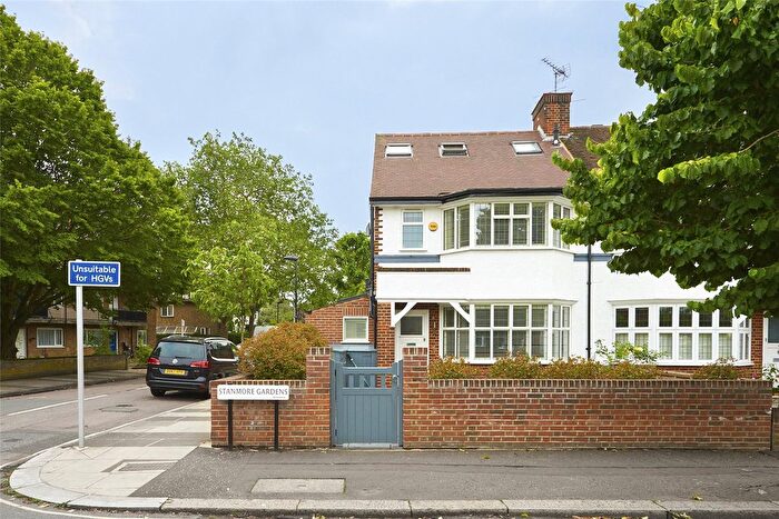 4 Bedroom End Of Terrace House For Sale In Stanmore Gardens, Richmond, TW9