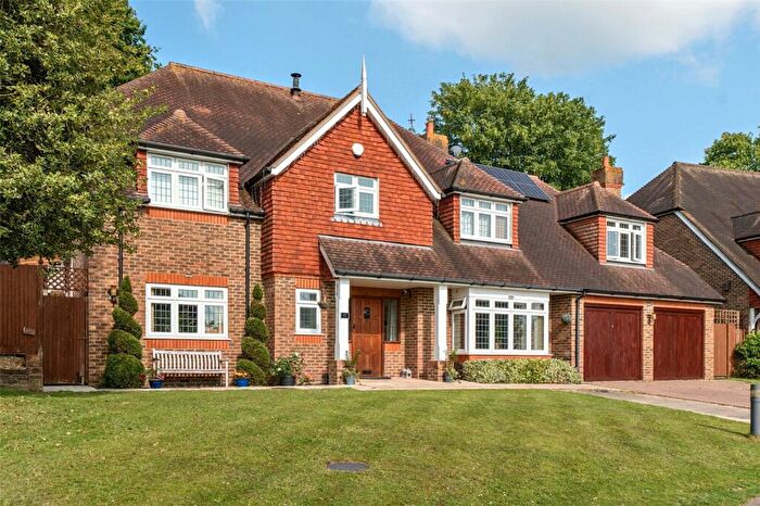 7 Bedroom Detached House For Sale In Green Farm Close, Orpington, BR6