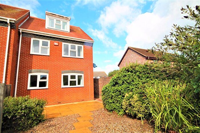 3 Bedroom Town House To Rent In Main Road, Emsworth., PO10