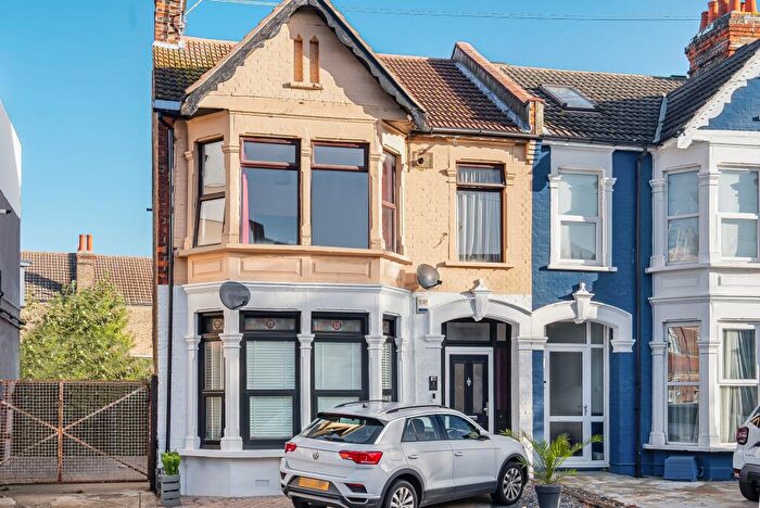 1 Bedroom Flat For Sale In Wimborne Road, Southend-On-Sea, SS2