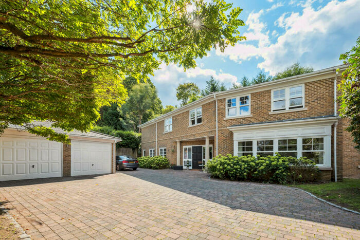 5 Bedroom Detached House To Rent In Ruxley Crescent, Esher, KT10