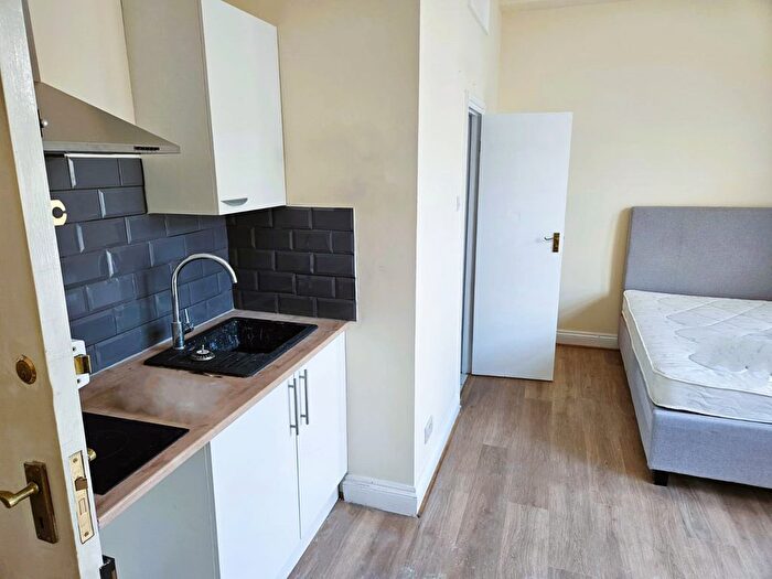 Studio To Rent In Seven Sisters Road, London, N15