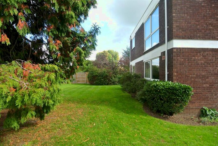 2 Bedroom Flat To Rent In Rydens Road, Walton-On-Thames, KT12