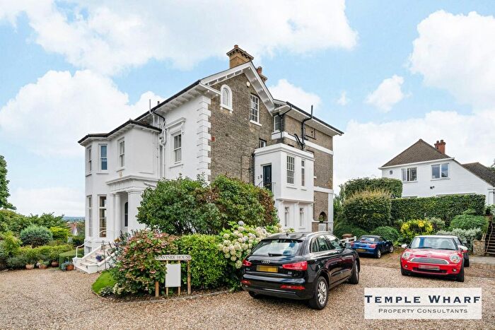 3 Bedroom Flat To Rent In Sunnyside, London, SW19