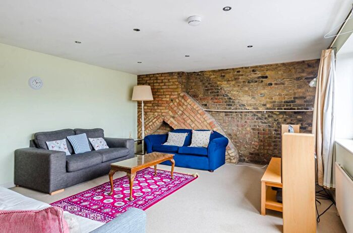 3 Bedroom Maisonette For Sale In Wandsworth Bridge Road, Fulham Broadway, London, SW6