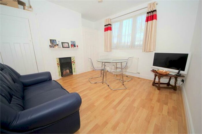 1 Bedroom Flat To Rent In Green Lanes, Winchmore Hill, N21