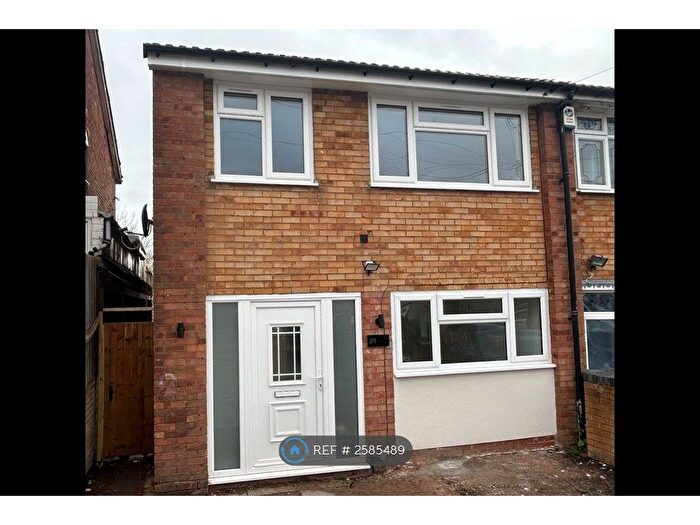 4 Bedroom Semi Detached House To Rent In St Johns Road, Dudley, DY2