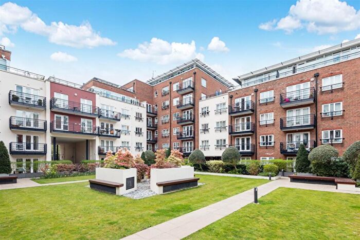 1 Bedroom Flat To Rent In Bramber House, Royal Quarter, Kingston Upon Thames, KT2