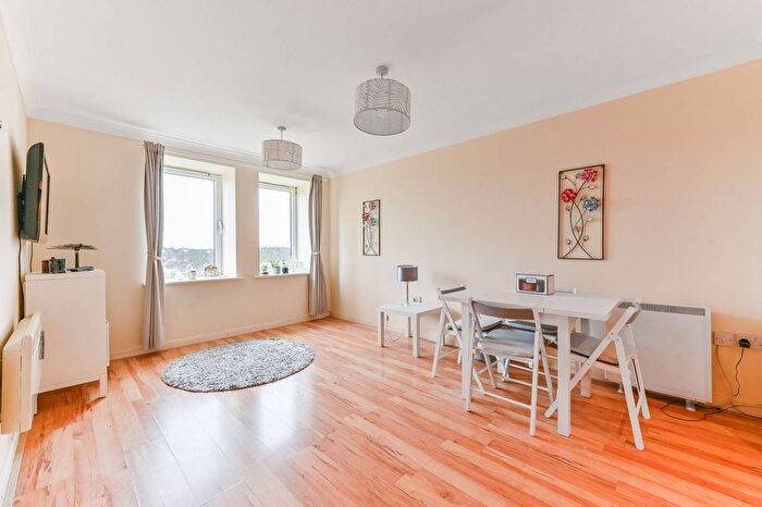 1 Bedroom Flat To Rent In London Road, Norbury, London, SW16