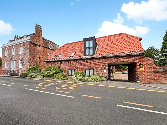 1 Bedroom Flat For Sale In The Street, Woodnesborough, Sandwich, Kent, CT13