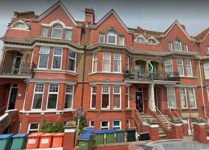 2 Bedroom Flat To Rent In South Terrace, Littlehampton, BN17