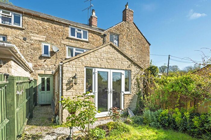 3 Bedroom Terraced House For Sale In Worcester Road, Chipping Norton, OX7