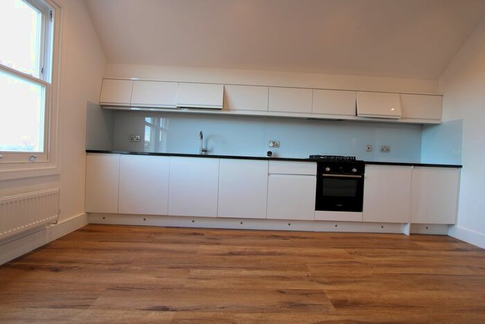 1 Bedroom Flat To Rent In Broadway Court, Wimbledon, SW19