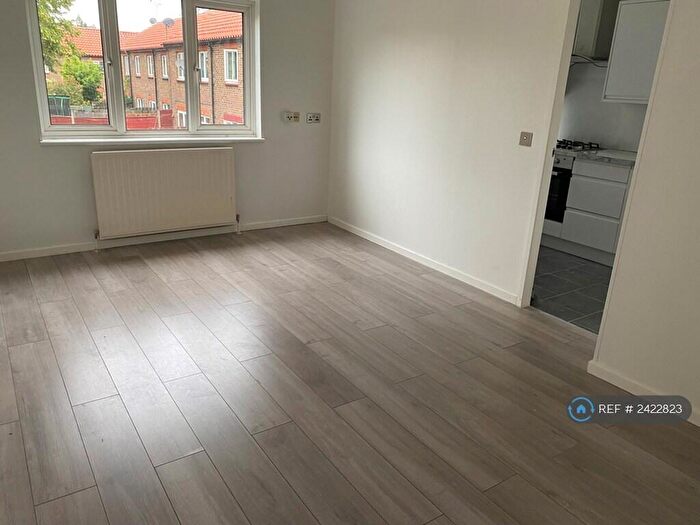 1 Bedroom Maisonette To Rent In Naylor Grove, Enfield, EN3