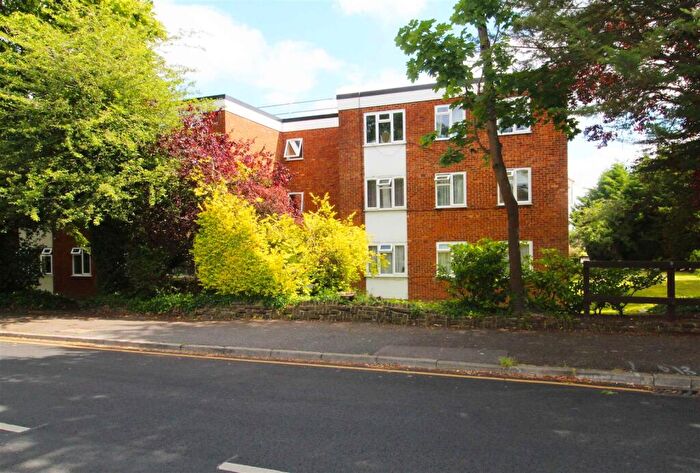 2 Bedroom Apartment To Rent In Benhill Wood Road, Sutton, SM1