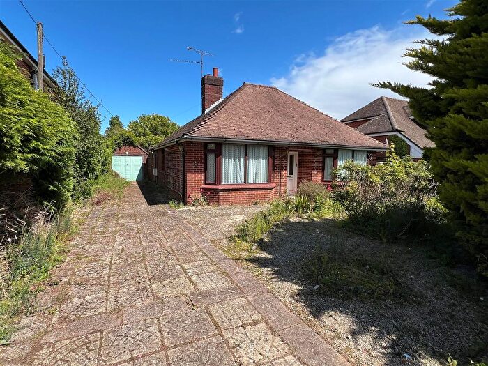 3 Bedroom Bungalow For Sale In Park Avenue, Old Basing, Basingstoke, RG24