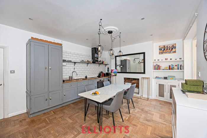 2 Bedroom Apartment For Sale In Lansdowne Place, Hove, BN3