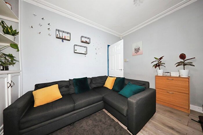 2 Bedroom Detached House For Sale In Bushbury Road, Fallings Park, Wolverhampton, WV10