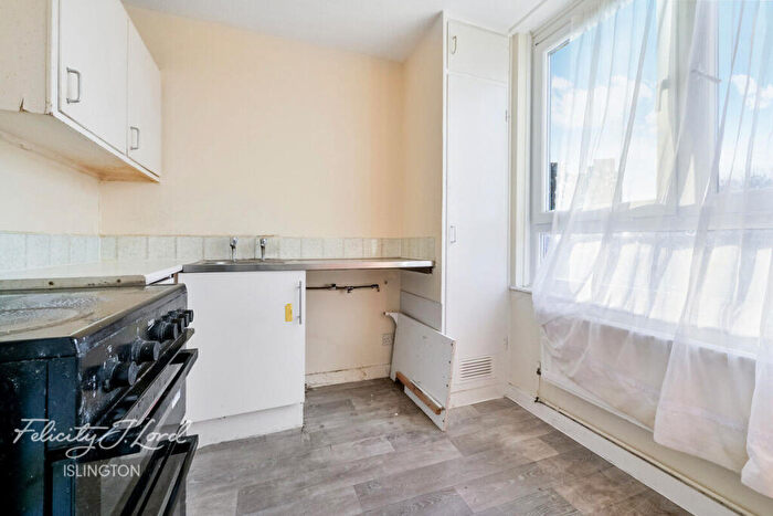 3 Bedroom Flat For Sale In Newington Green, London, N1