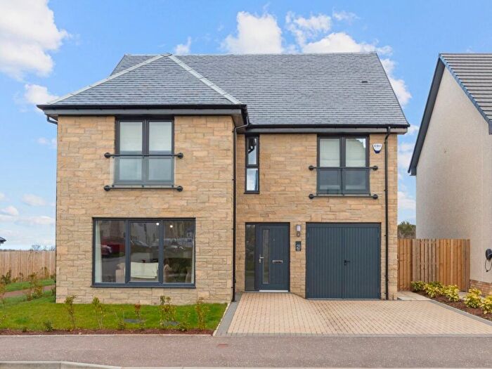 6 Bedroom Detached House For Sale In Kestrel Street, Rosslynlee, EH25
