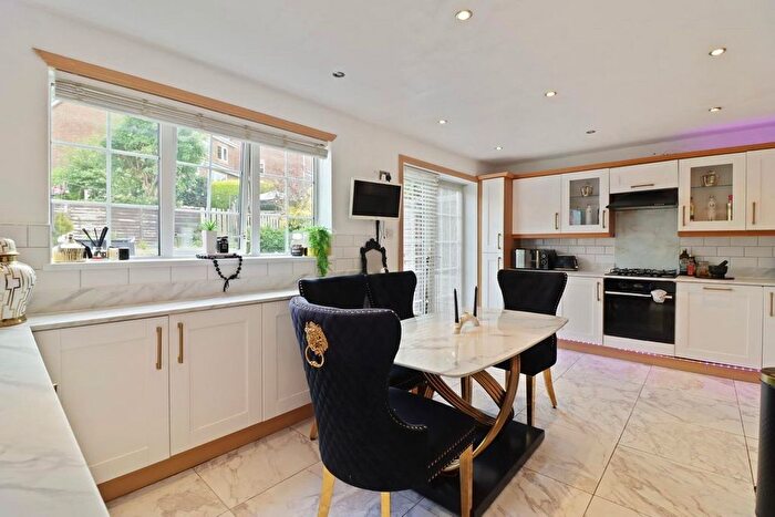 3 Bedroom Detached House For Sale In Dowland Avenue, Sheffield, S35