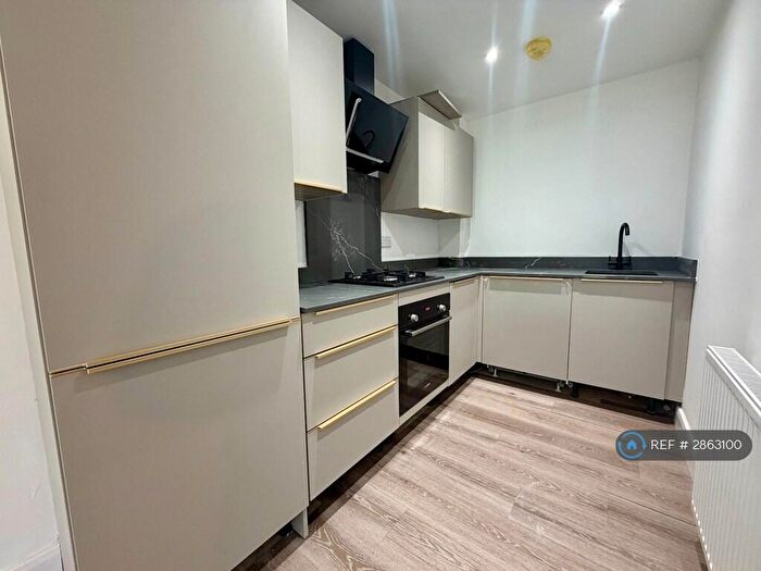 3 Bedroom End Of Terrace House To Rent In James St, Bradford, BD13