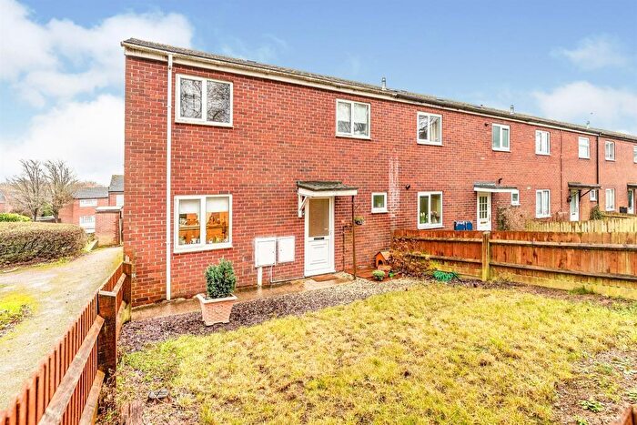 3 Bedroom End Of Terrace House For Sale In Banbury, Oxfordshire, OX16