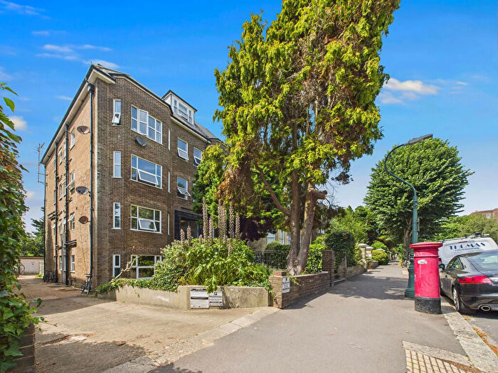 1 Bedroom Flat To Rent In Eaton Gardens, Hove, BN3