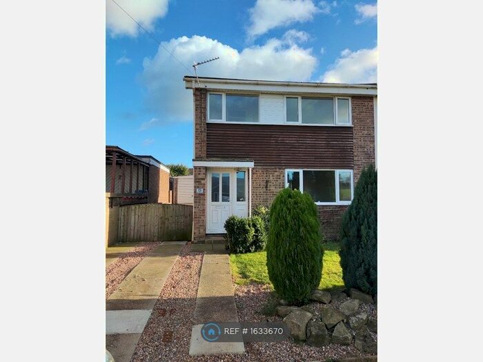 3 Bedroom Semi-Detached House To Rent In Pear Tree Close, Pontefract, WF8