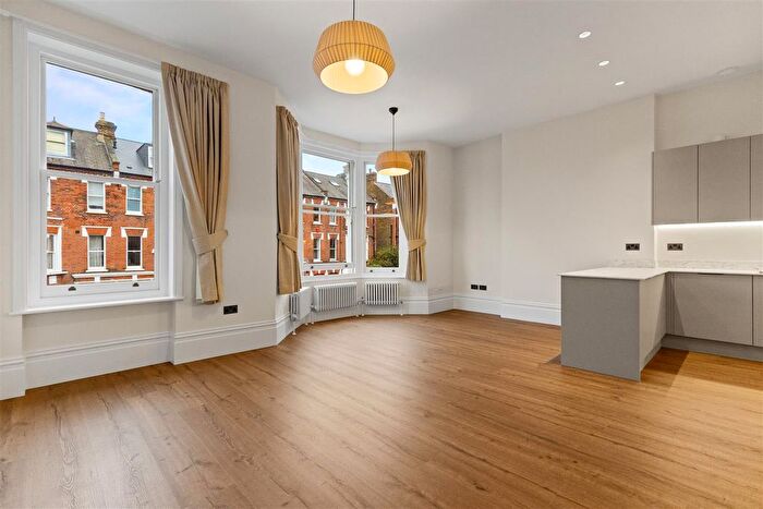 2 Bedroom Flat To Rent In Savernake Road, South End Green, NW3