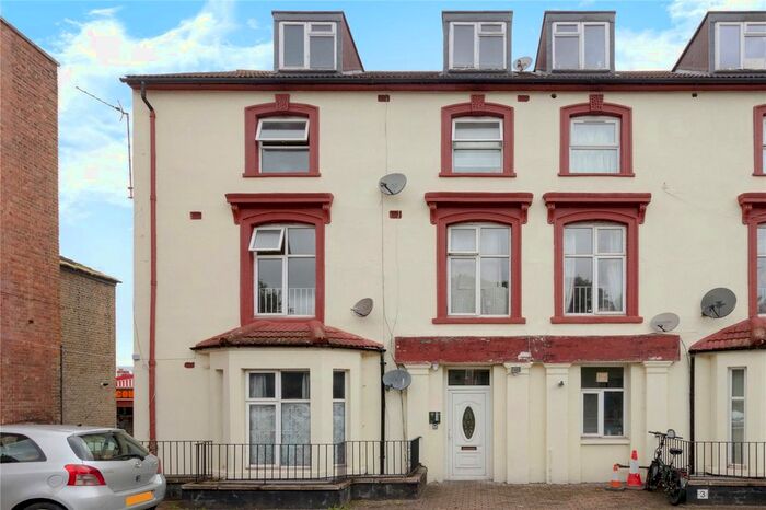 2 Bedroom Flat To Rent In High Street Colliers Wood, London, SW19