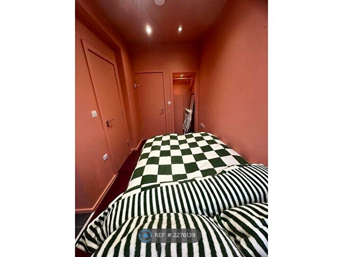 Studio To Rent In Heber Road, London, NW2