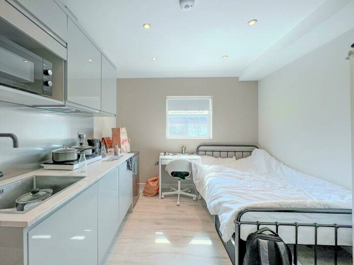 Studio To Rent In Addison Gardens, Surbiton, KT5