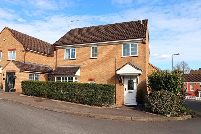 3 Bedroom Detached House For Sale In Edmonds Drive, Stevenage, Hertfordshire, SG2