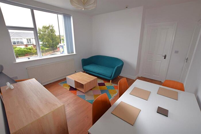 4 Bedroom Duplex To Rent In Quinton Parade, Cheylesmore, Coventry, CV3