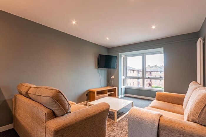 3 Bedroom Flat To Rent In Sienna Gardens, Edinburgh, EH9