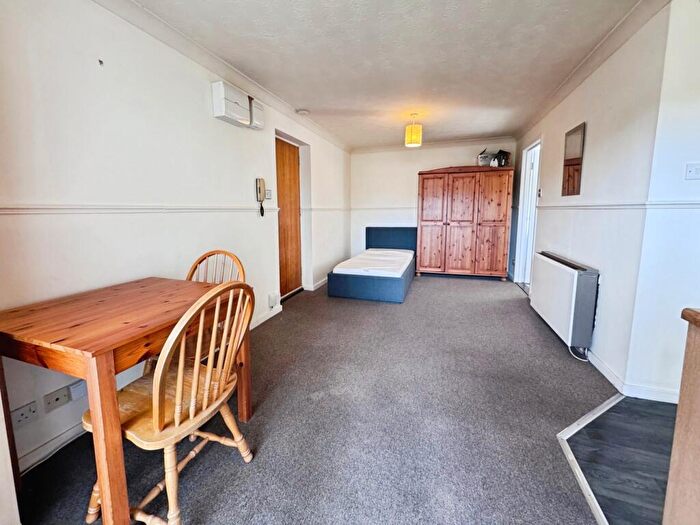 1 Bedroom Flat To Rent In Alderney Street, Nottingham, NG7