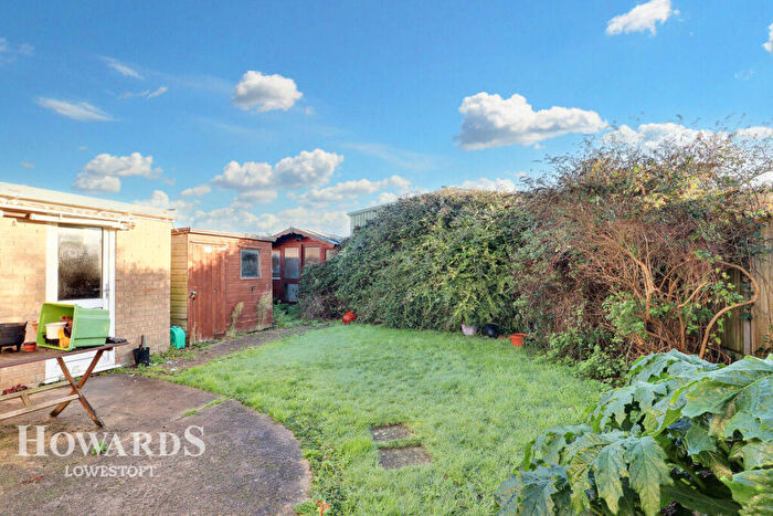 2 Bedroom Detached Bungalow For Sale In Catchpole Close, Kessingland, NR33