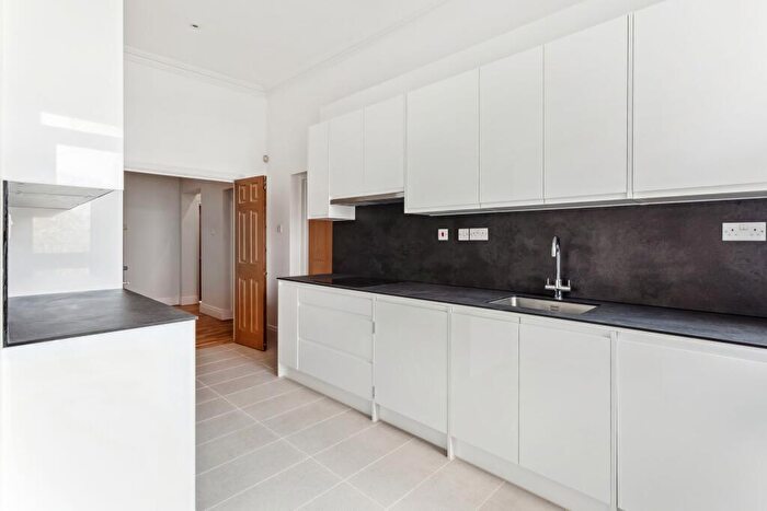 3 Bedroom Flat To Rent In Palm Court, NW3