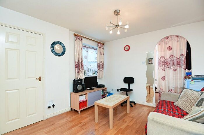 1 Bedroom Flat To Rent In Clarence Close, New Barnet, Barnet, EN4
