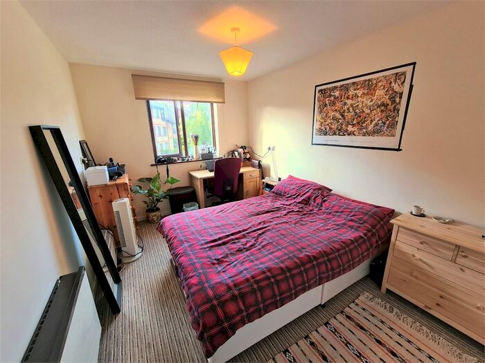 2 Bedroom Flat To Rent In Deanery Close, East Finchley, N2