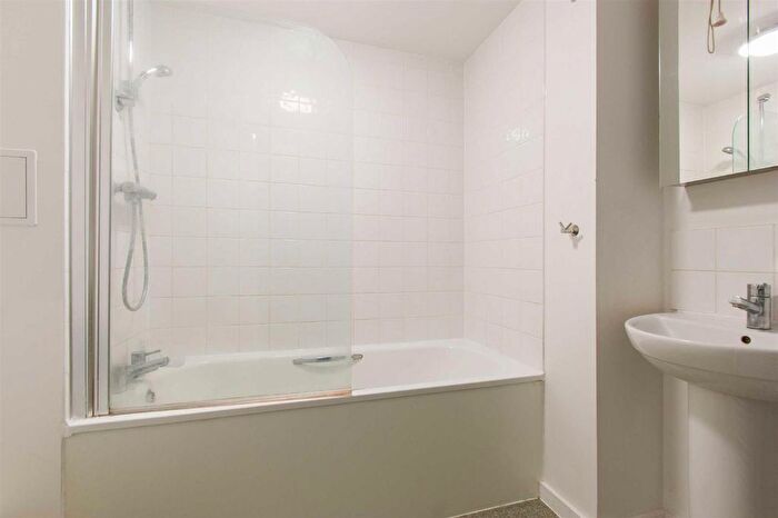 2 Bedroom Flat To Rent In Cowley Road, London, W3