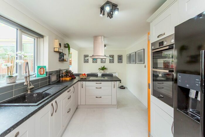 4 Bedroom Detached House For Sale In Moor Close, Wheldrake, York, YO19