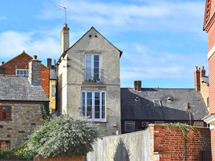 1 Bedroom Flat To Rent In Watling Street East, Towcester, NN12